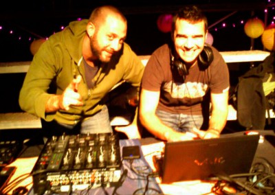 Equipos de música y DJs